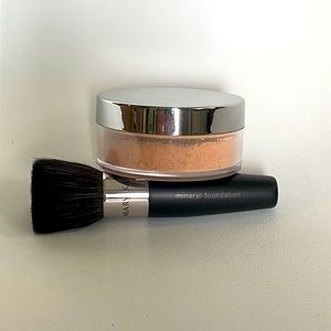 Mineral foundation powder and brush